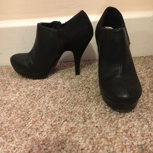 Unlisted- Kenneth Cole Black Heel Booties